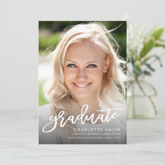 トレンディーブラシスクリプト写真の卒業発表 案内状 (スタンド正面)