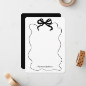 トレンディーブラックコケットボウ&スクイグルフレーム ノートカード (正面/裏面インサイチュ)