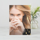 トレンディーブラック&金ゴールドスプラッシュ卒業パーティー 招待状 (スタンド正面)