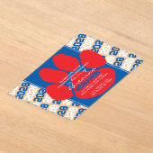 トレンディーブルー、ホワイト&レッド卒業ポープリント澄ん アクリル招待状 (レイダウン)