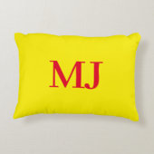 トレンディープレーンシンプルイエローレッドモノグラムイニシャル アクセントクッション (裏面)
