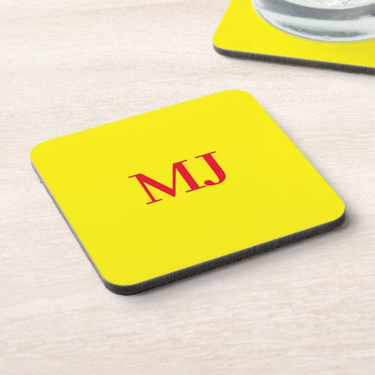 トレンディープレーンシンプルイエローレッドモノグラムイニシャル コースター (左側)