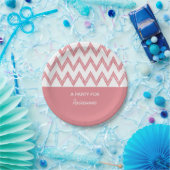 トレンディーペンシルライトピンクシェブロンジガグと名前 ペーパープレート (パーティー)