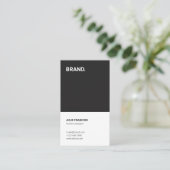 トレンディーミニマル白黒QRコード垂直 名刺 (スタンド正面)