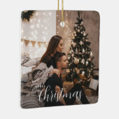 トレンディーモダンのクリスマスカップルの写真 セラミックオーナメント (右)