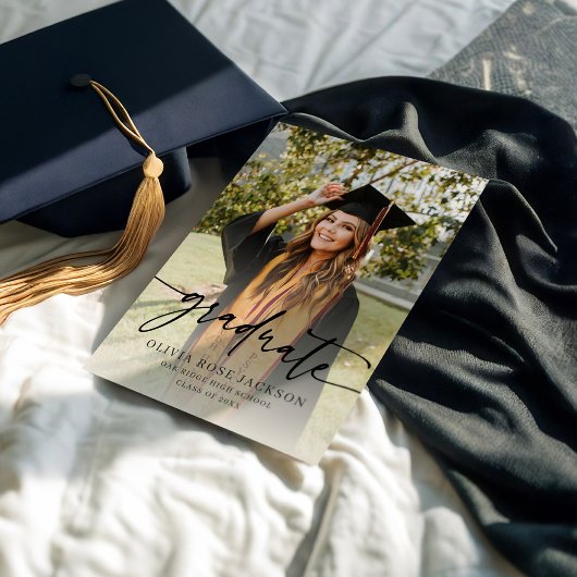 トレンディーモダンカジュアル写真の卒業発表 招待状