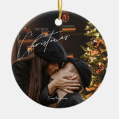 トレンディーモダンクリスマス | ロマンチックなカップルの写真 セラミックオーナメント (正面)