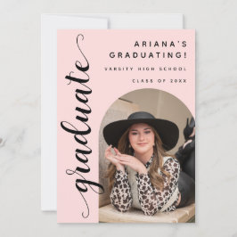 トレンディーモダンシックなスクリプトピンク卒業パーティー 招待状