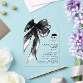 トレンディーモダンブラックボウアーチ卒業パーティー アクリル招待状 (インサイチュ (ウェディング))