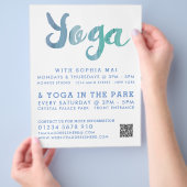 トレンディーモダンブルーヨガクラス広告ズ チラシ (手)