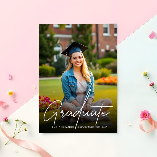 トレンディーモダンホワイトスクリプト写真卒業 案内状