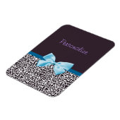 トレンディーレオパード印刷と名前の付いた青いリボン マグネット (左側)