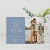 トレンディーレタリングほこりっぽいブルーウェディング日付を保存 セーブザデート (スタンド正面)