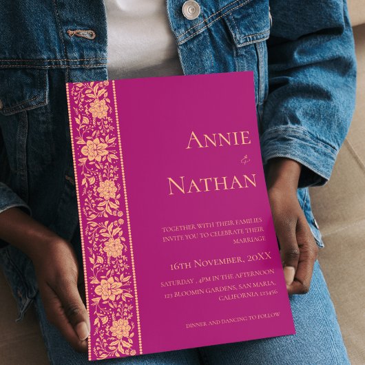 トレンディーレッドおよび金ゴールドデザイン結婚式招待状