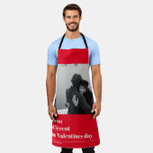 トレンディーレッド引用文と写真 |バレンタインのプレゼント エプロン (着用した状態)