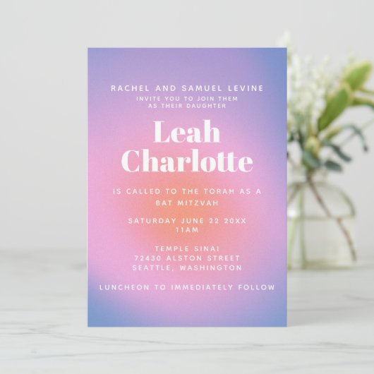 トレンディーレトログラデーションピンクと紫バルミツワー 招待状 (スタンド正面)