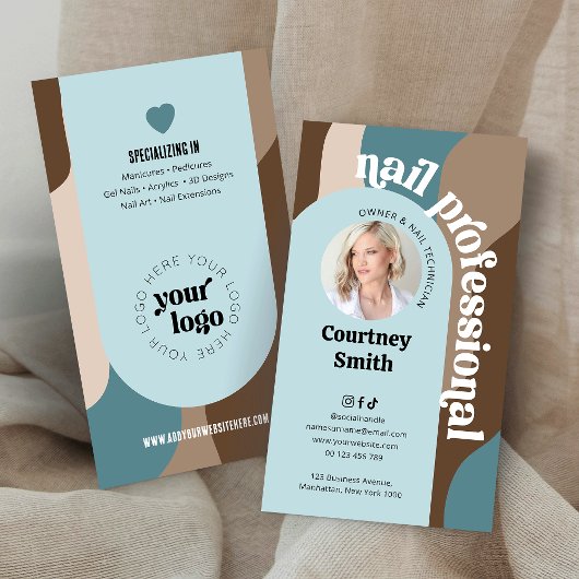 トレンディーレトロブルー&タウペネイルアーティストマニキュア 名刺