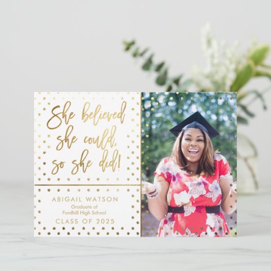 トレンディー彼女信じ金ゴールド写真卒業カード 招待状 (スタンド正面)