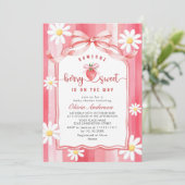 トレンディー水彩牧草地いちご赤ちゃんシャワー 招待状 (スタンド正面)