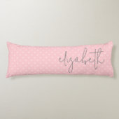 トレンディー水玉模様赤面ピンクスクリプトグレー名 ボディピロー (正面)