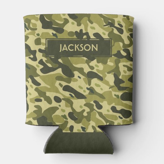 トレンディー緑色の迷彩模様（名前） 缶クーラー (裏面)