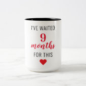 トレンディー赤後妊娠おもしろい引用文 ツートーンマグカップ (中央)