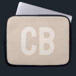 トレンドカラーソフトトープラップトップスリーブ ラップトップスリーブ<br><div class="desc">トレンディー春の色を紹介：ソフトトープ。ミニマモダンリストのスタイリッシュラップトップスリーブでカスタマイズ可能なモノグラムとフォント。カラーシンプルのデザインとクリーンな無地のクラシックは時代を超越した魅力。当社の春トレンドカラーを同じ色でより多くの製品を探索するか、お客様の個人のスタイルに合スタイリッシュわせて他の色合いを発見する。</div>