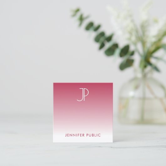 トレンドカラービバマゼンタモノグラムイニシャル スクエア名刺 (スタンド正面)
