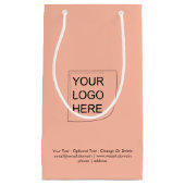トレンドカラー – ソフトピーチスモールロゴ抱き枕 スモールペーパーバッグ (正面)