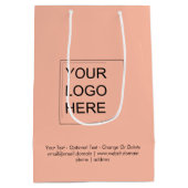 トレンドカラー - ソフトピーチ ミディアムロゴギフトバッグ ミディアムペーパーバッグ (裏面)