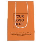 トレンドカラー -フレッシュタンジェリンミディアムロゴギフトバッグ ミディアムペーパーバッグ (裏面)