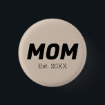 トレンドカラー – Soft Taupe Momボタン 缶バッジ<br><div class="desc">トレンディー春の色を紹介：ソフトトープ。カスタマイズ可能なモダン文字とボタン、momの確立日。そのシンプルデザインと色のクリーン無地のな魅力を提供する。同じ色合いでより多くの春のトレンドカラーを探索したり、お客様のスタイルに合わせてスタイリッシュ他のカラフルの色合いを見つけたりする。</div>