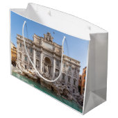 トレヴィ噴水の早朝 – ローマ、イタリア ラージペーパーバッグ (裏面アングル)