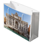 トレヴィ噴水の早朝 – ローマ、イタリア ラージペーパーバッグ (正面アングル)