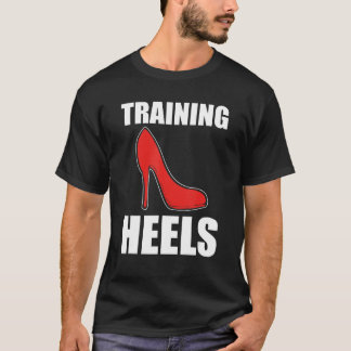 トレーニングヒールのモデルとグラマー女の子 Tシャツ