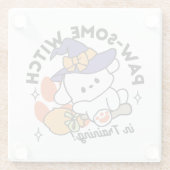 トレーニング中のポーソウルウィッチ – かわいいハロウィーン犬 ガラスコースター (裏面)