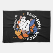 トレーニング中のポーソウルウィッチ – かわいいハロウィーン犬 キッチンタオル (横)