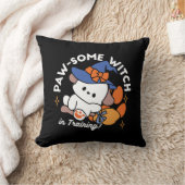 トレーニング中のポーソウルウィッチ – かわいいハロウィーン犬 クッション (ブランケット)