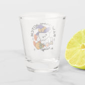 トレーニング中のポーソウルウィッチ – かわいいハロウィーン犬 ショットグラス (裏面)