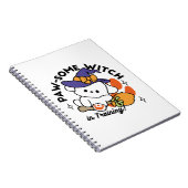 トレーニング中のポーソウルウィッチ – かわいいハロウィーン犬 ノートブック (右側)