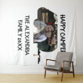 トレーラーカスタムキャラバンファミリー写真ハッピーキャンパー タペストリー (インサイチュ(横))