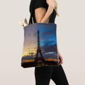 トロカデロからエッフェル塔の上の夜から日 トートバッグ (クローズアップ)