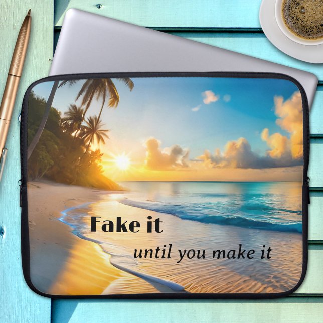 トロピおもしろいカルビーチサンセットラップトップスリーブ ラップトップスリーブ (Laptop sleeve featuring a painting of a sunset at a tropical beach with palm trees - funny texts)