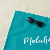 トロピカラフルカルフローラピースサインあなたの名前ティール（緑がかった色） ビーチタオル (インサイチュ)