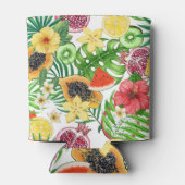 トロピカルなミックスフルーツ、花、葉の白背景 缶クーラー (裏面)