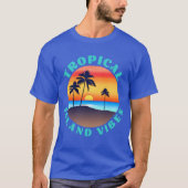 トロピカルアイランドの雰囲気、ヤシの木と夕焼け Tシャツ (正面)