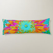 トロピカルオレンジとホットピンクの装飾ダリア ボディピロー (裏面)