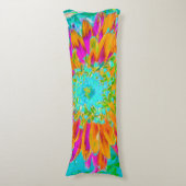 トロピカルオレンジとホットピンクの装飾ダリア ボディピロー (正面縦)