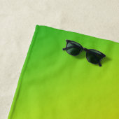 トロピカルカラーの白い文字での名前 ビーチタオル (インサイチュ)