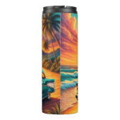 トロピカルクラシックサンセットビーチで車 タンブラー (裏面)